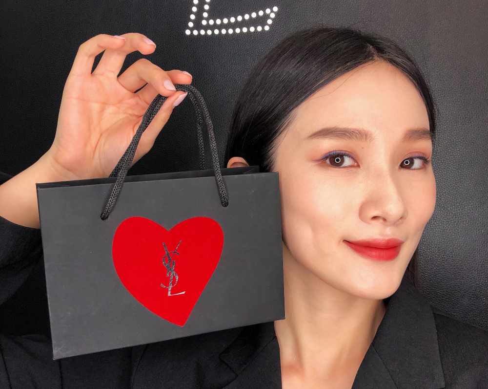 YSL 情人節熾熱絨情限定系列-迷你提袋.jpg