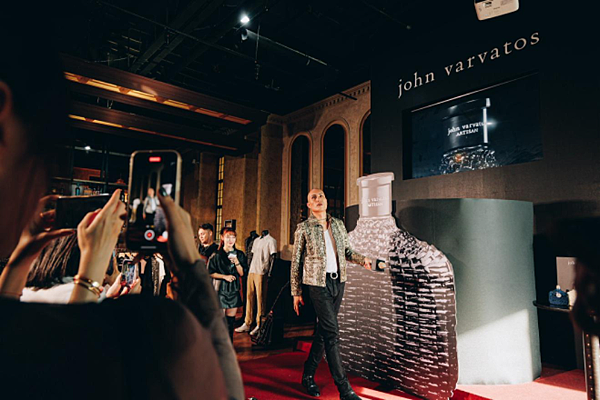 john varvatos x 黃宣  共同演繹時尚搖滾精神