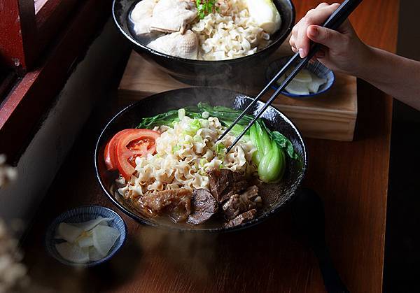 06_吃饱也吃巧 信义区的面食新地标 好丘全新面食 让人记得住也想再回来