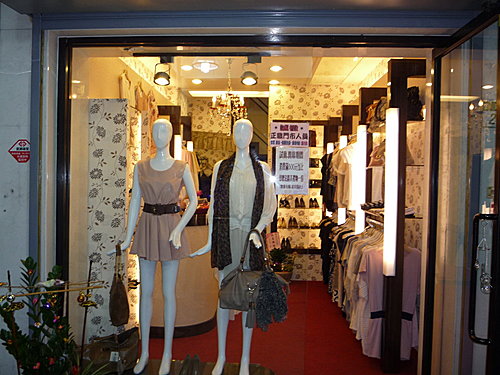 中正路韓風 日風 精品服飾店涉谷室內設計 台南涉谷室內設計裝潢全台灣可施工專業美甲美睫開店 個人工作室周邊器材美甲桌系統櫃
