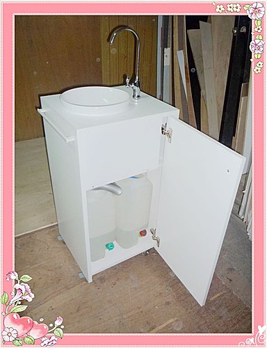 本公司永遠是同業領頭羊 記得2010推出皮革款美甲桌 這次2011推出行動洗手台 Patent 專利申請中仿冒必究 台南涉谷室內設計裝潢全台灣可施工專業美甲美睫開店 個人工作室周邊器材美甲桌系統櫃