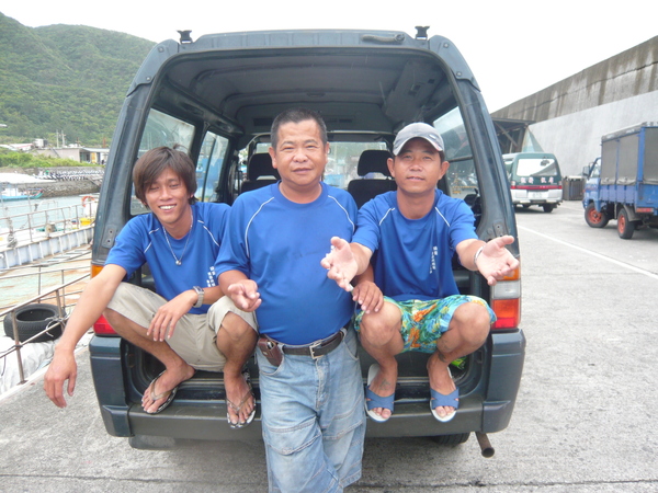 咳咳...海王子+戀戀火燒島 老闆+羊咩咩 = 跟無車門的車車...拍拍拍!!