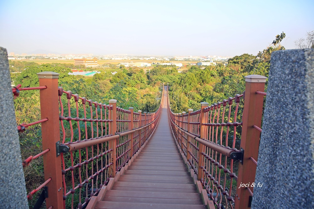 彌陀漯底山,梯子吊橋,北環道路,岡山機場,迷彩碉堡,泥火山,惡地形,高雄,彌陀區,漯底山,惡地,月世界,小百岳,步道