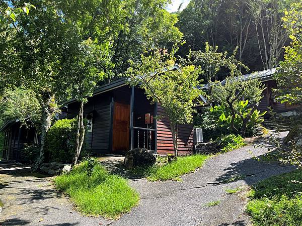 南投信義 ∥ 東埔溫泉 x 真和園溫泉小木屋，四人獨棟木屋，