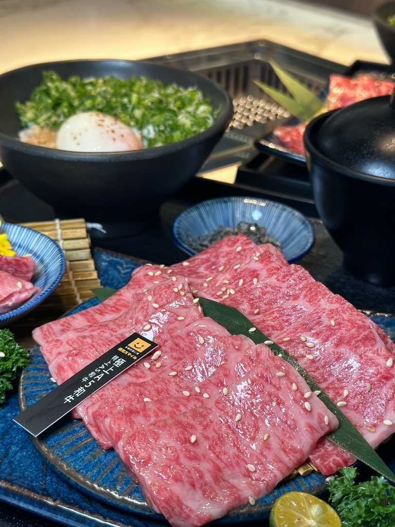 《台中食記》燒肉smile｜極黑風格個人燒肉｜#新店報報 🖤