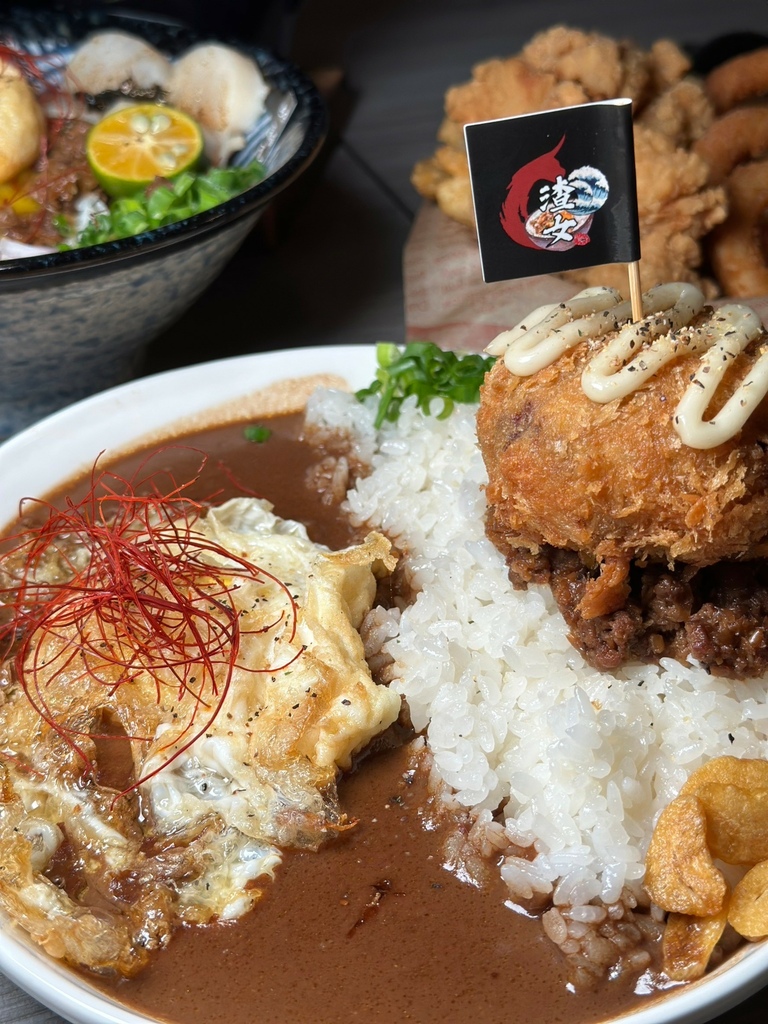 《台中食記》渣女·深夜和牛燒肉燥飯餐酒館｜超酷餐酒館｜不夠渣