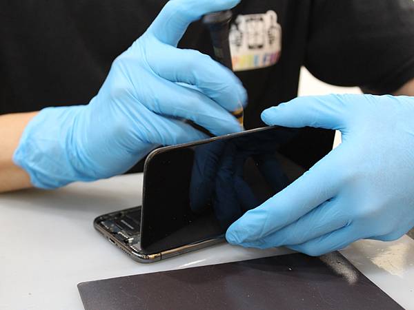 分享 台中雷神快修iphone現場專業維修 逢甲iphone維修推薦 Iphone換電池 換螢幕 包膜推薦 安妮的日記annie S Diary 痞客邦