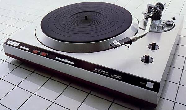 TECHNICS SL-1300MK2.jpg