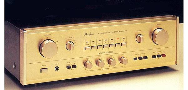 ACCUPHASE E-207.jpg