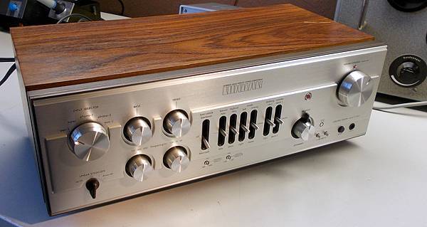 LUXMAN C-1000.jpg