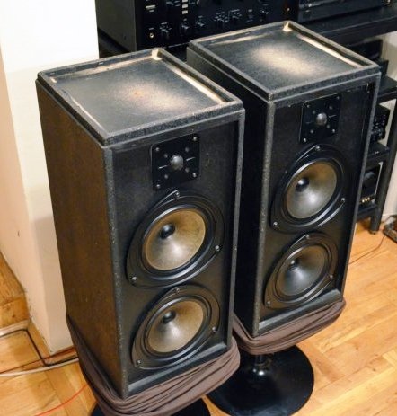 KEF 304.jpg