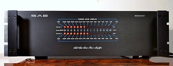 SAE 2200 POWER AMPLIFIER