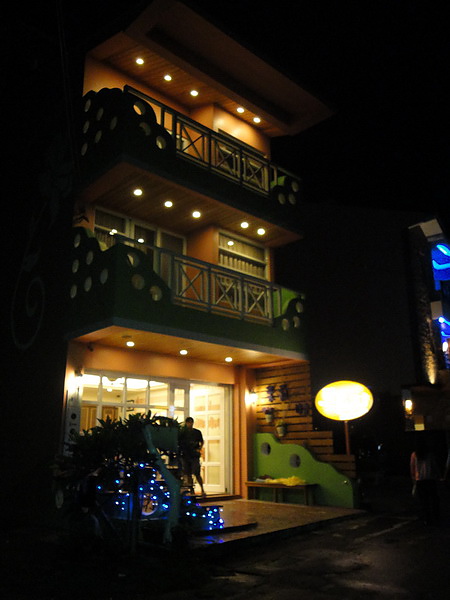 晚上的茉莉旅店