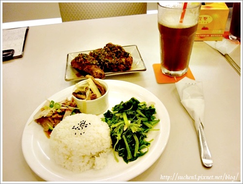 複合式餐廳-陽光盒子(椒麻雞腿飯) 複合式餐廳-陽光盒子(椒麻雞腿飯)