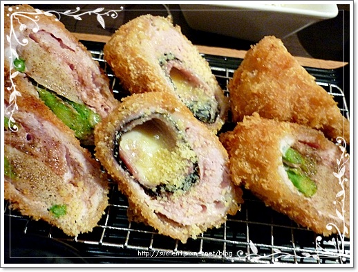 我和惠玲點的"山藥蘆筍+海苔培根起司豬排" 我和惠玲點的"山藥蘆筍+海苔培根起司豬排"