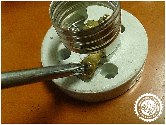 全磁燈座和歐司朗鹵素燈泡 (11).JPG