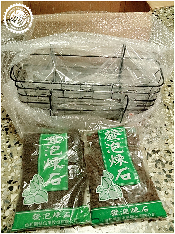 花槽架和發泡煉石 (1).jpg 花槽架和發泡煉石 (1).jpg