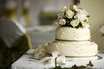 traditional-wedding-cake-with-flowers.jpg