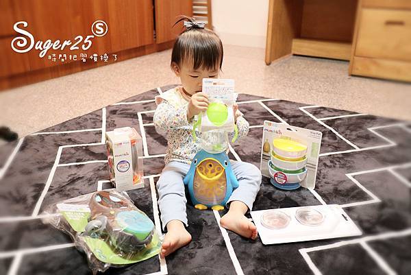 寶寶用品*開箱文*//Munchkin滿趣健//六大明星商品企鵝洗澡吹泡泡機、強力吸盤碗、貼心鎖滑蓋防漏杯、360度防漏杯!!(文末贈)