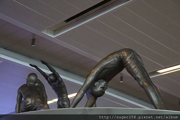 印度德里機場國內線裝置藝術-瑜珈