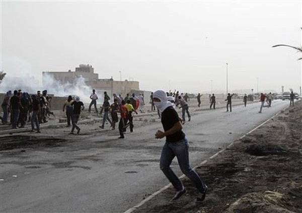 Bahraini anti-government protesters clash with riot police Saturday