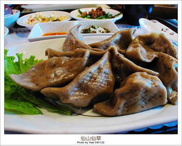 水餃皮有一點淡淡的仙草味