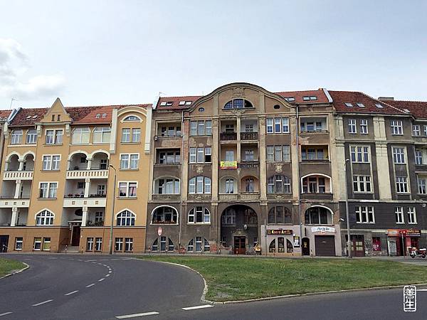 旅居波蘭 (day 4):日常生活中心的牆瓦1 旅居波蘭 (day 4):日常生活中心的牆瓦1