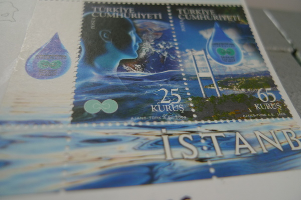 郵票~貼在明信片上,回台灣收到時..赫然發現沒有郵戳!