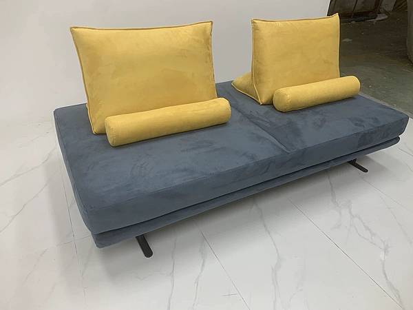 普拉多沙發歷險記