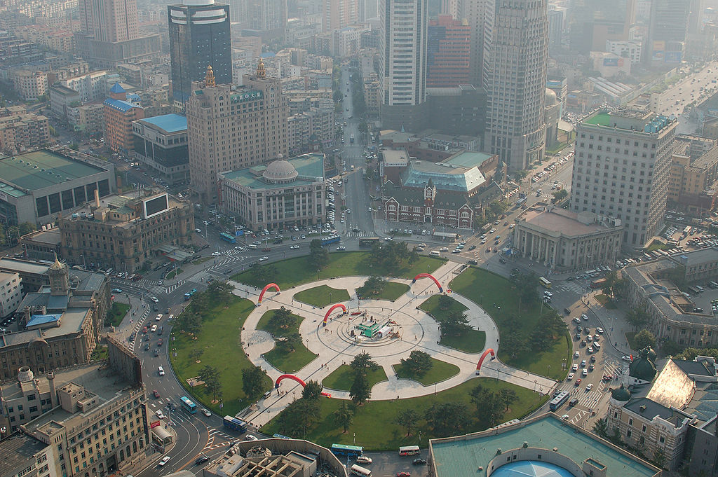 1024px-Zhongshan_Square,_Dalian