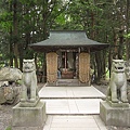 這是大王神社，紀念著第一代主人夫婦