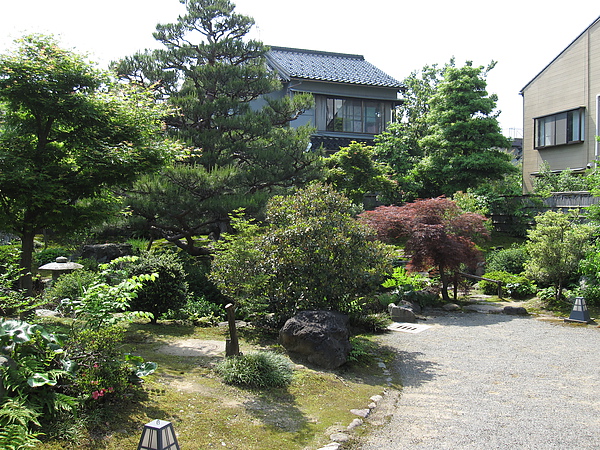 從大野庄用水取水的池泉回遊式庭園