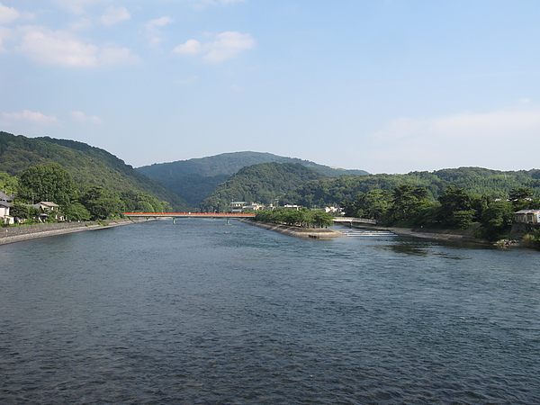 左邊是朝霧橋，右邊是橘橋