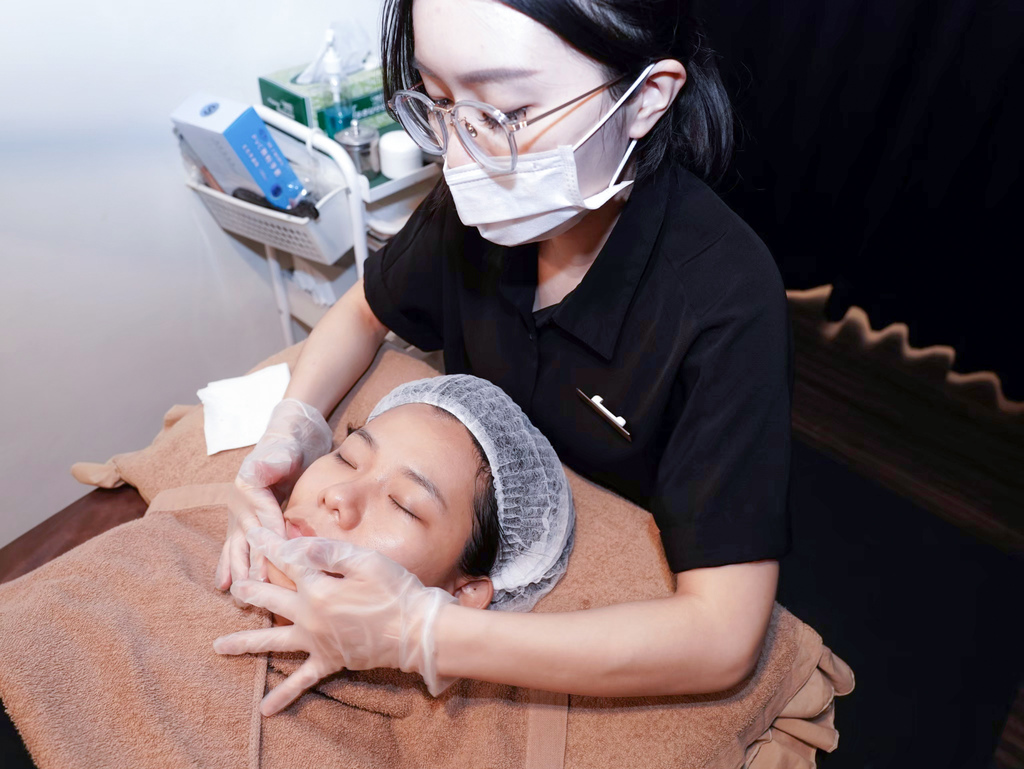 台南做臉推薦FILF小資美顏館分享定期做臉養出水嫩肌台 台南做臉推薦FILF小資美顏館分享定期做臉養出水嫩肌台