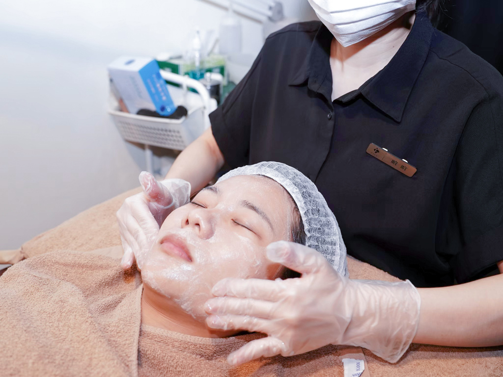 台南做臉推薦FILF小資美顏館分享定期做臉養出水嫩肌台 台南做臉推薦FILF小資美顏館分享定期做臉養出水嫩肌台