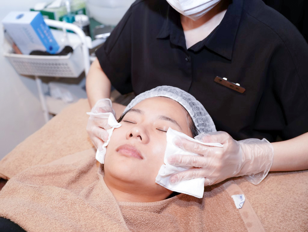 台南做臉推薦FILF小資美顏館分享定期做臉養出水嫩肌台 台南做臉推薦FILF小資美顏館分享定期做臉養出水嫩肌台