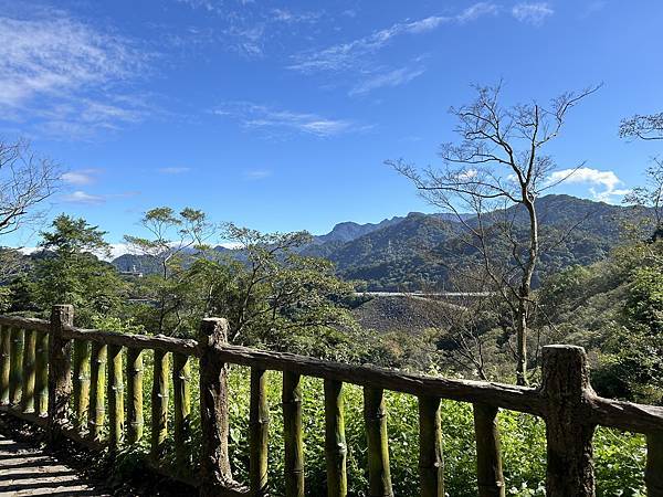 桃園石門山登山步道 石門水庫楓葉