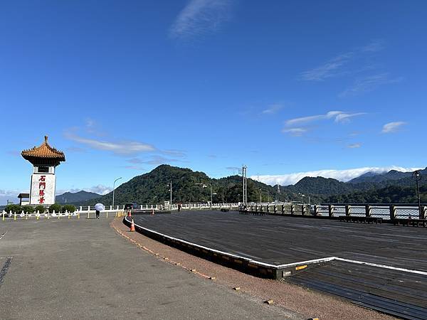 桃園石門山登山步道 石門水庫楓葉