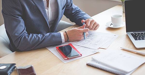 man-wearing-blue-blazer-on-business-meeting-picjumbo-com.jpg man-wearing-blue-blazer-on-business-meeting-picjumbo-com.jpg