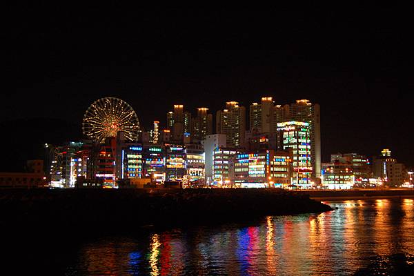 Korea-Busan.at.night-01.jpg