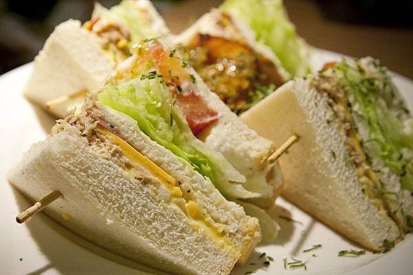 三明治白土司-鮪魚火腿