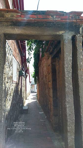 0810-042.jpg 0810-042.jpg