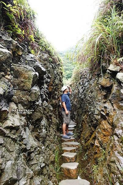 【新北。瑞芳】新北竟然也有摸乳巷｜全台僅有三層橋．內九份溪圳