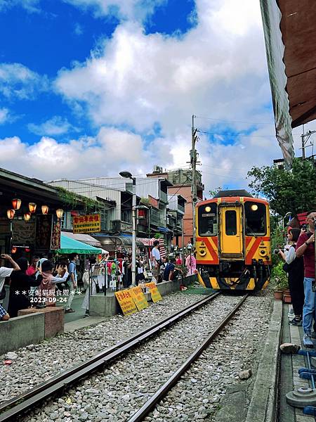 【新北。平溪】台灣的美功鐵道市集.十分老街 【新北。平溪】台灣的美功鐵道市集.十分老街