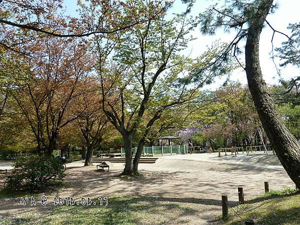 京都 春 每個季節都有美景 京都御苑 市區內的碩大國民公園 Smile Vacation ღ 微笑行旅 痞客邦