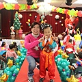 1001222耶誕PARTY06親子走秀 (2).JPG