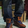 Timberland休閒鞋開箱 GT Scramble Mid Light Brown Leather 27117-19.JPG