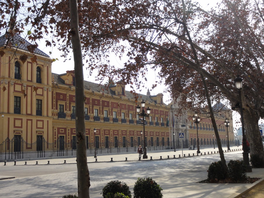 213-sevilla大學前 .jpg