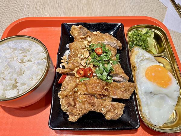 「新竹美食」泰飽爺泰式平價料理 西大店，餐點現點現做/套餐/