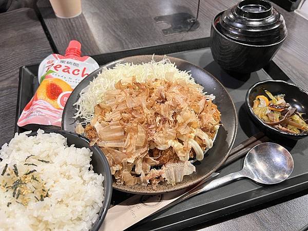 「新竹美食」福勝亭新竹店，肉超厚/白飯高麗菜絲味噌湯免費吃到